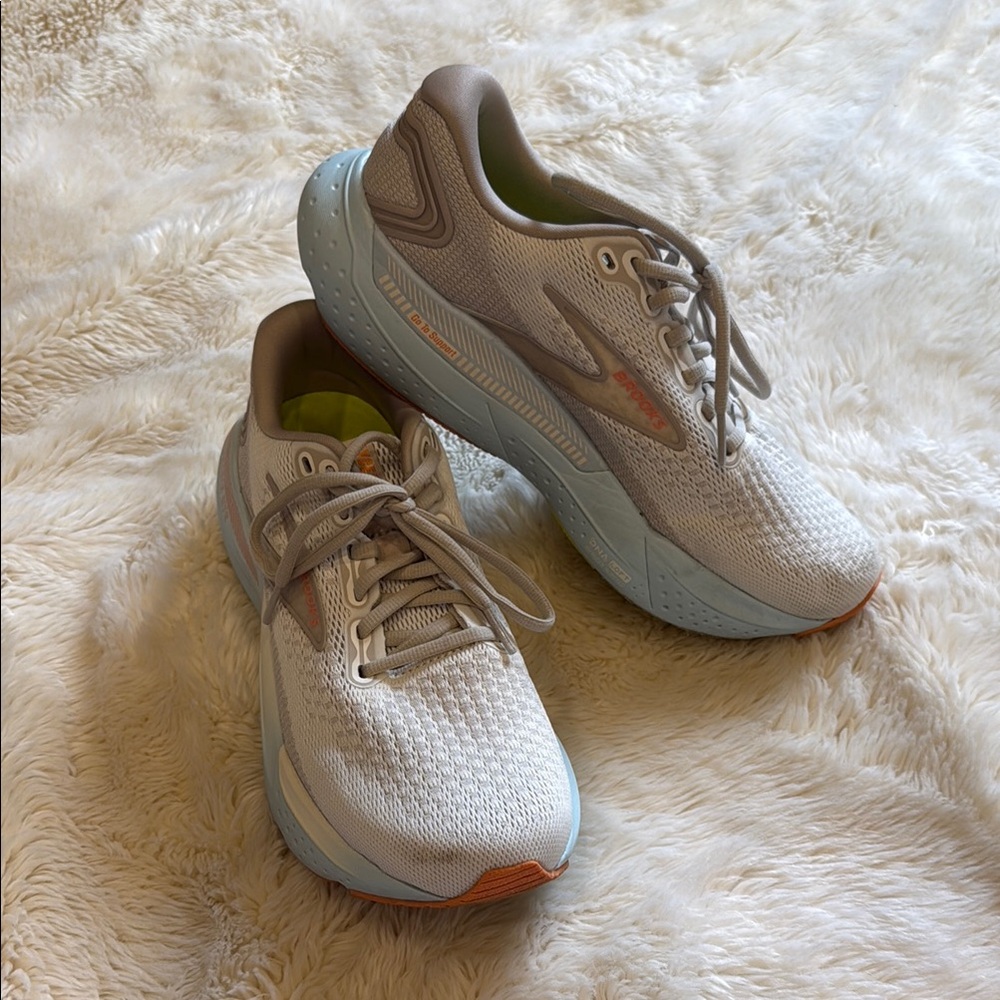 Like new, Brook Glycerin GTS, woman’s running shoe size 9!